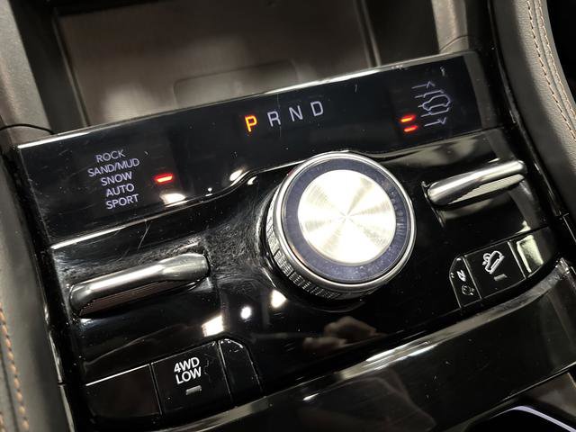 Used 2025 Jeep Grand Cherokee Summit w/ Obsidian Package image 22