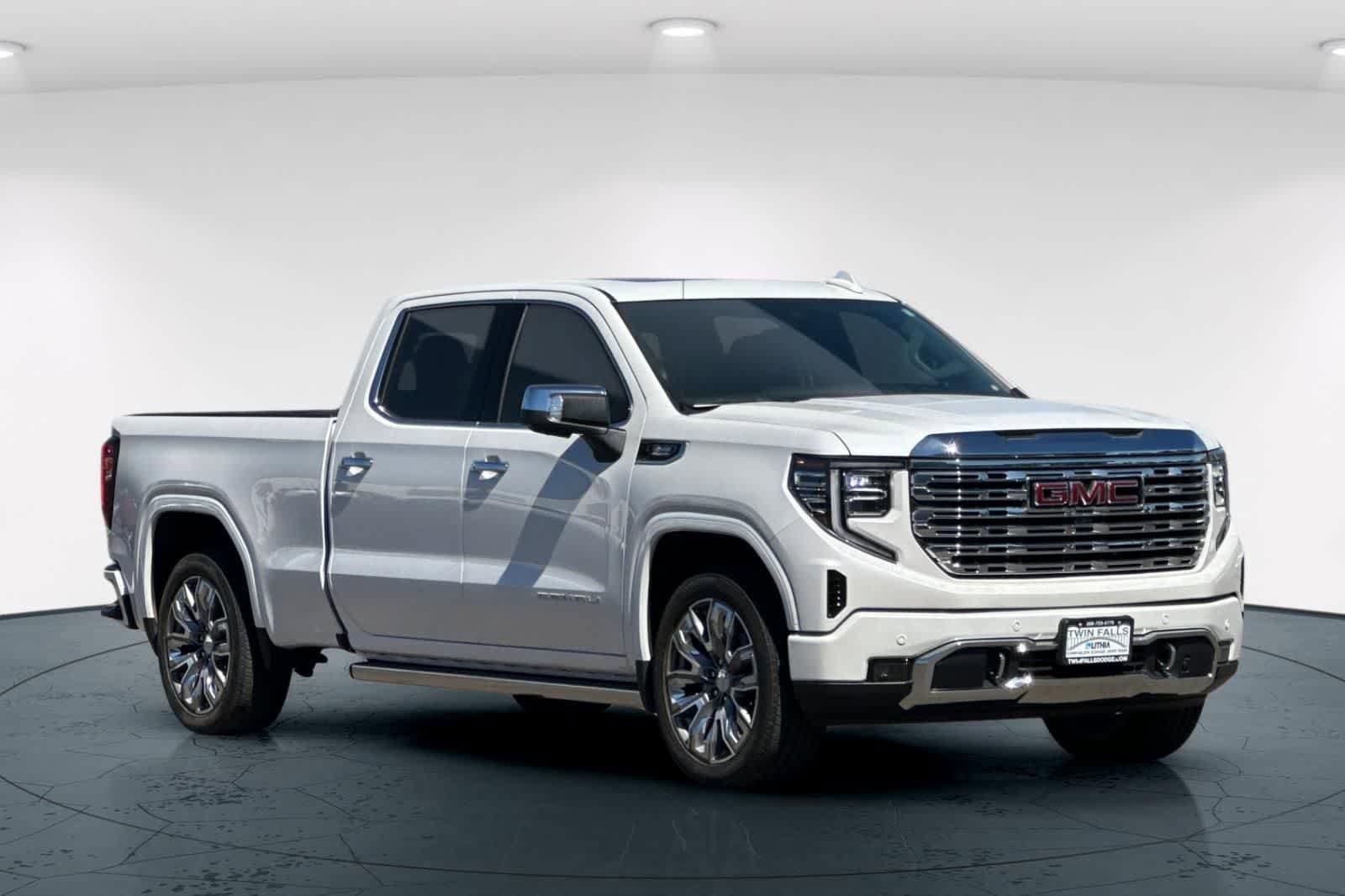 Used 2025 GMC Sierra 1500 Denali w/ Denali Reserve Package AWD/4WD image 5