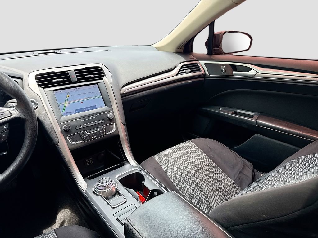 Used 2020 Ford Fusion SE FWD image 24