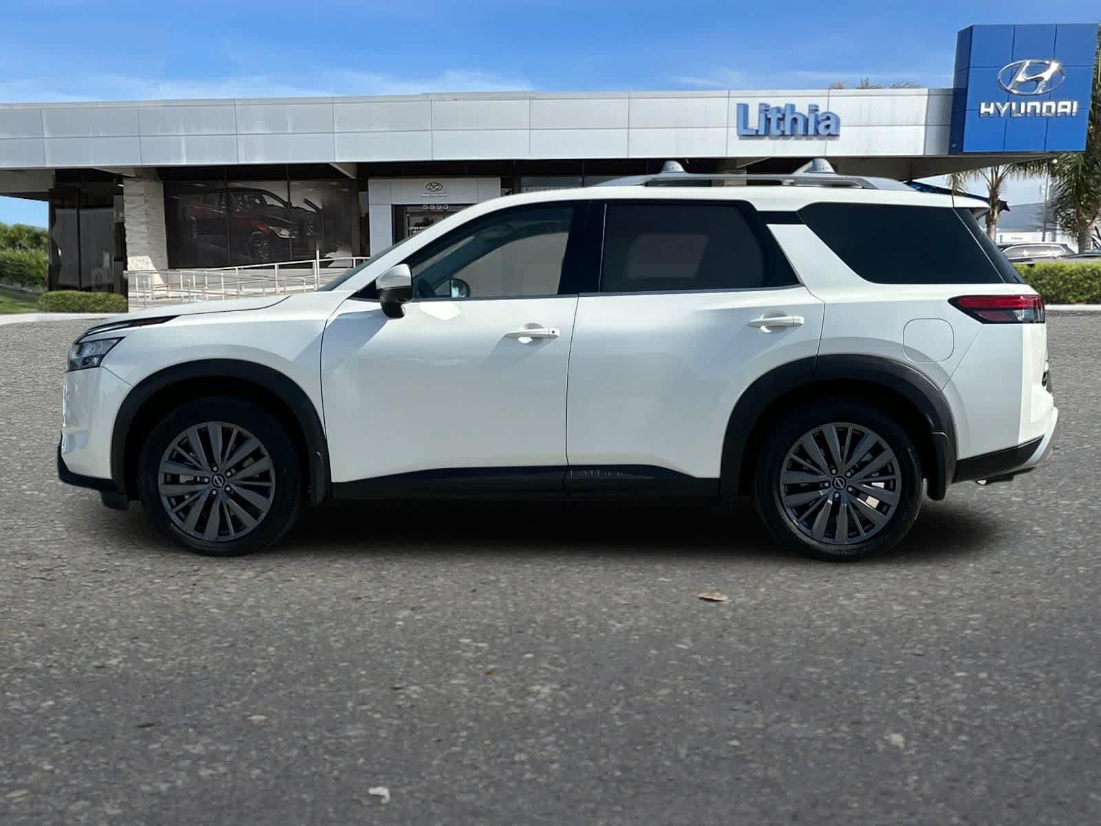 Used 2022 Nissan Pathfinder SL w/ SL Premium Package FWD image 6