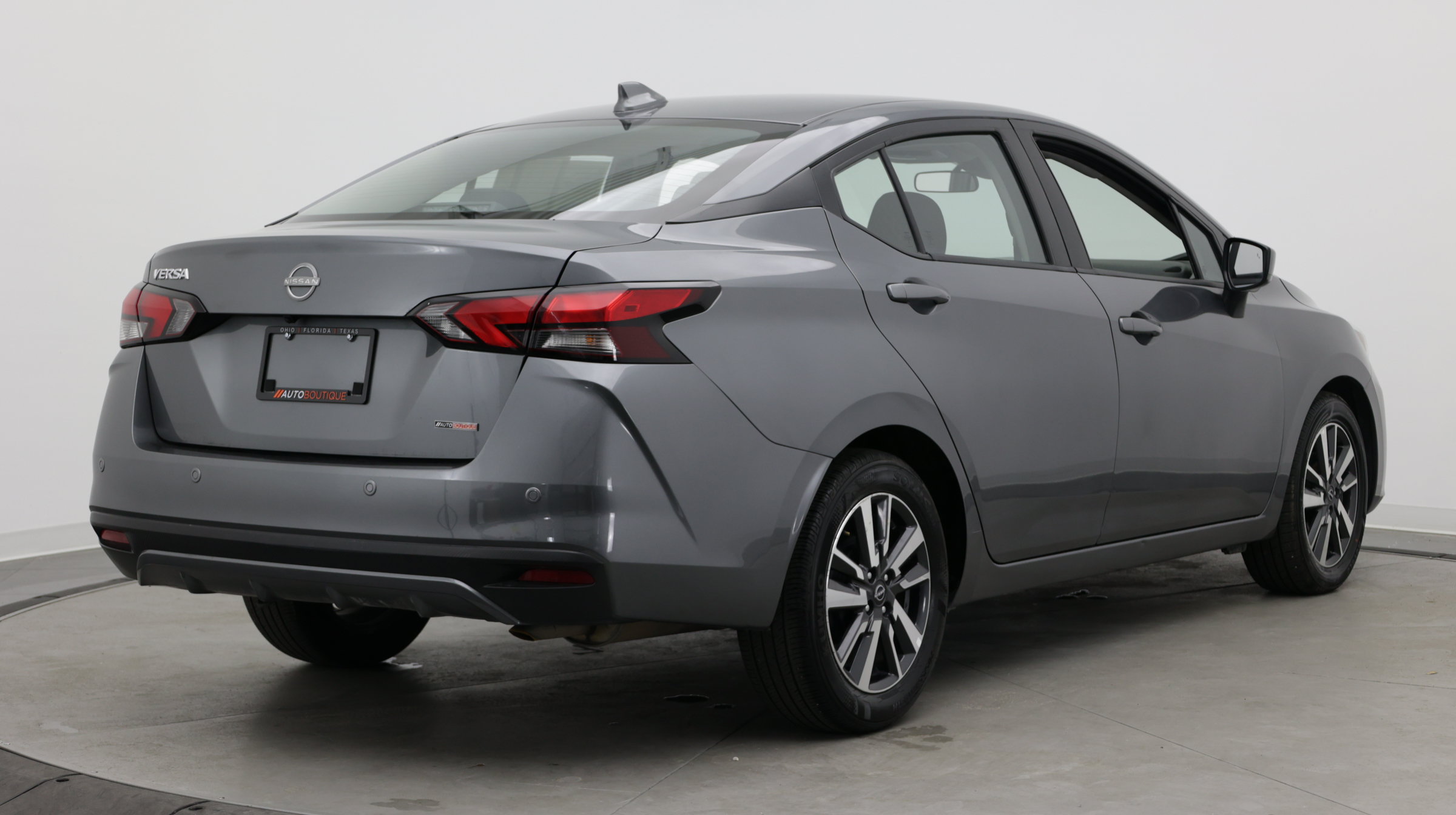Used 2025 Nissan Versa SV FWD image 7