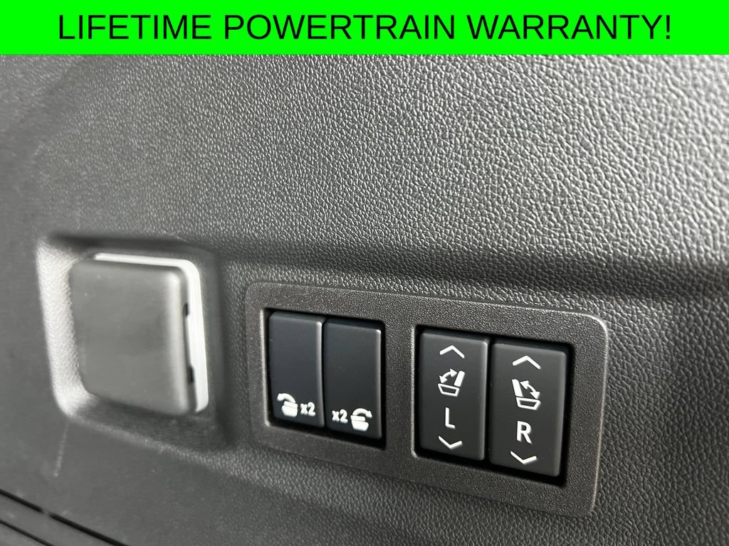 Used 2025 Chevrolet Tahoe Premier AWD/4WD image 16