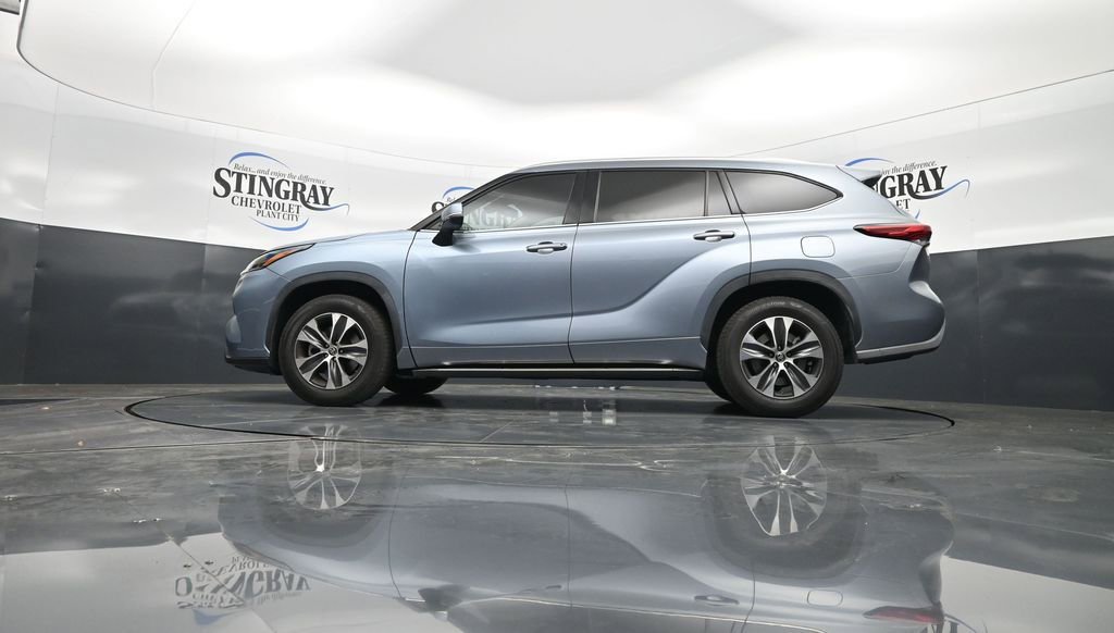 Used 2021 Toyota Highlander XLE image 20