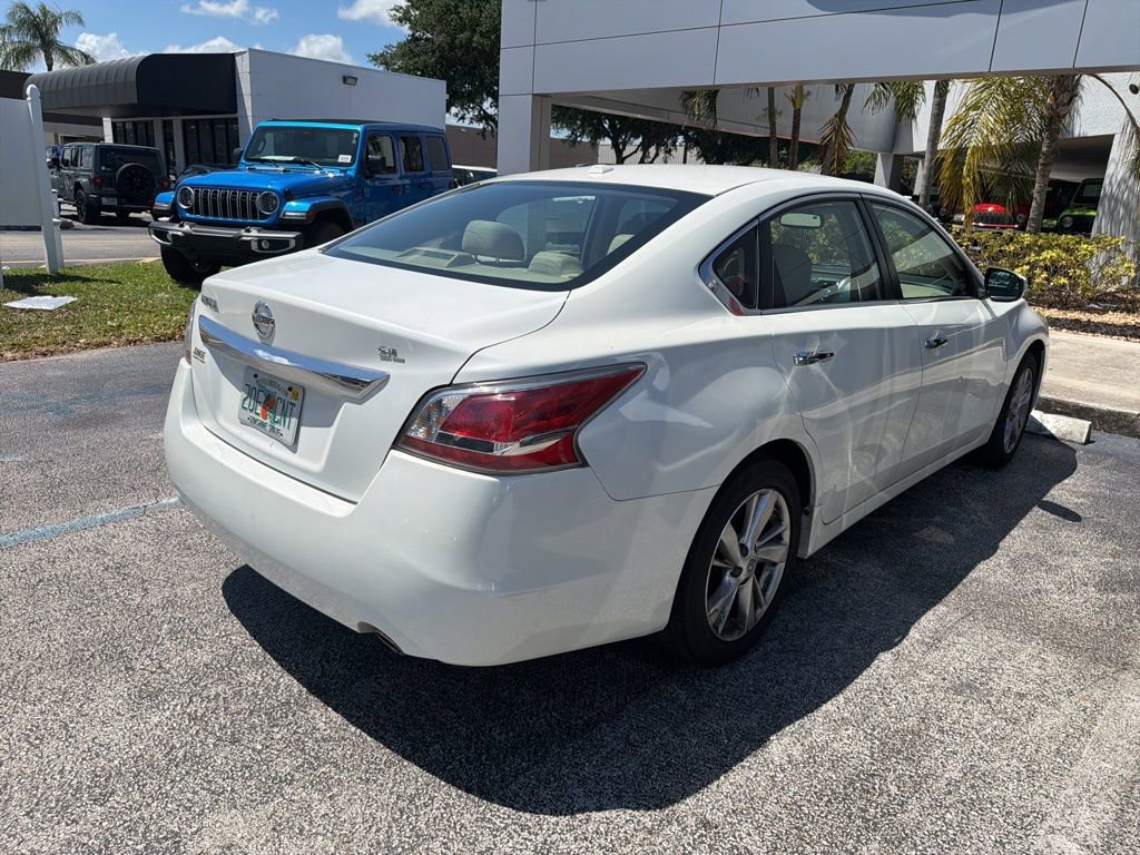 Used 2015 Nissan Altima 2.5 SL w/ Moonroof Package FWD image 4