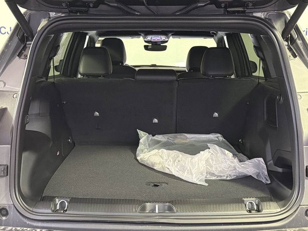 New 2026 Jeep Cherokee Limited image 9