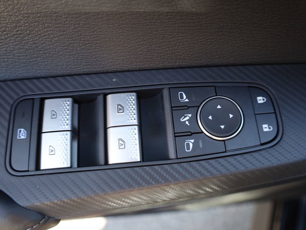 New 2025 Mitsubishi Outlander SE image 26