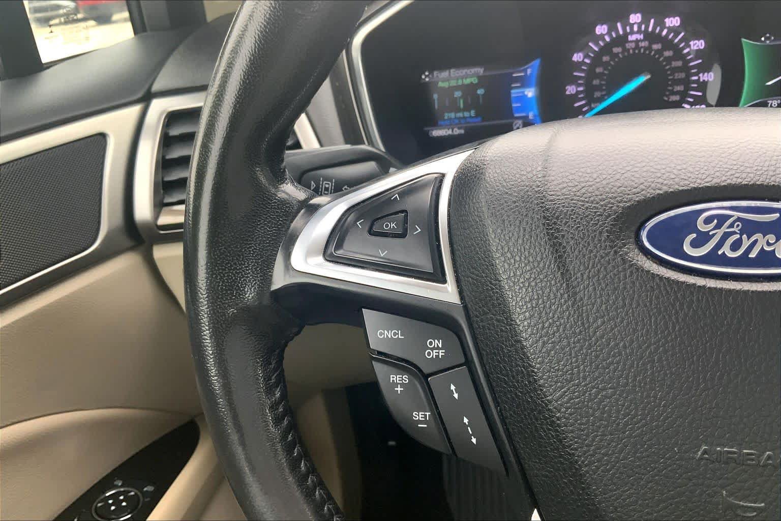 Used 2020 Ford Fusion SEL FWD image 24