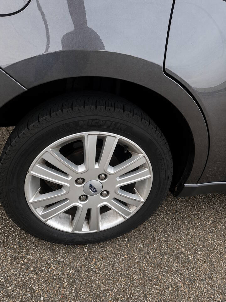Used 2010 Ford Focus SEL FWD image 29
