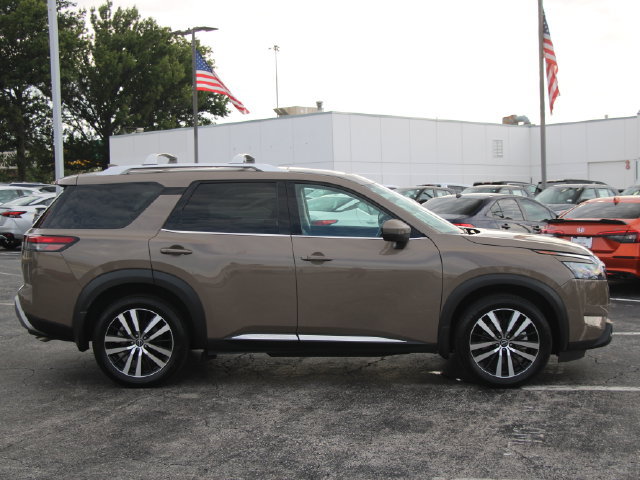 Certified 2025 Nissan Pathfinder Platinum AWD/4WD image 10