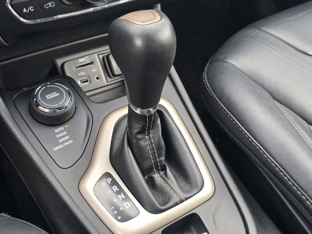 Used 2017 Jeep Cherokee Limited AWD/4WD image 31
