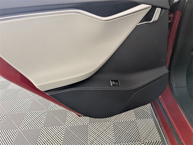 Used 2015 Tesla Model S 85D image 24