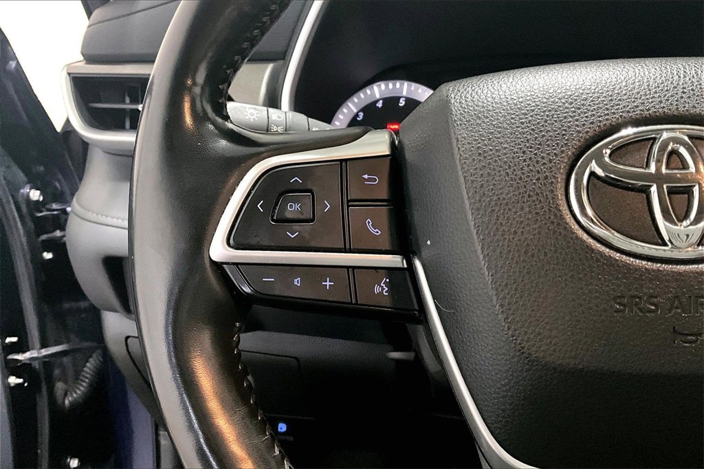 Used 2022 Toyota Highlander XLE image 11