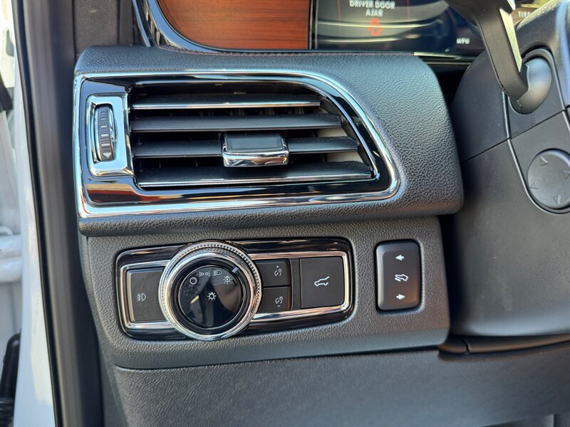 Used 2021 Lincoln Navigator L Reserve AWD/4WD image 27