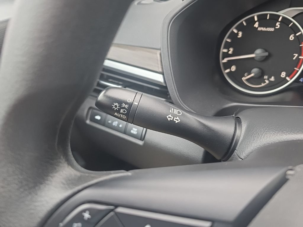 Used 2025 Nissan Altima 2.5 SV FWD image 18