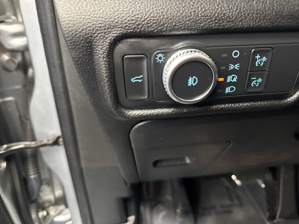Used 2022 Ford Explorer XLT w/ Equipment Group 202A AWD/4WD image 35