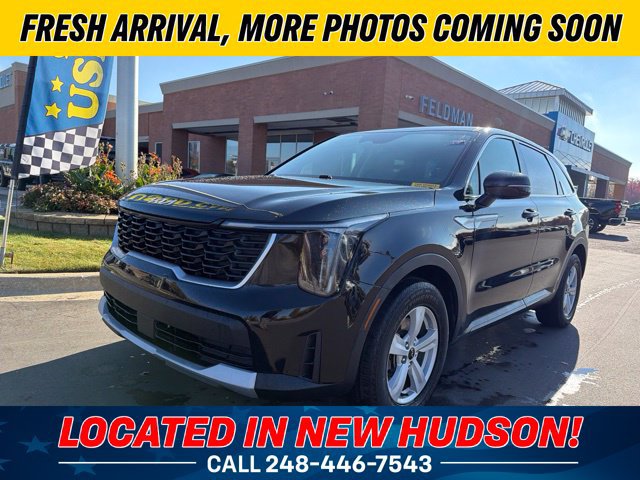 Used 2025 Kia Sorento LX FWD image 1