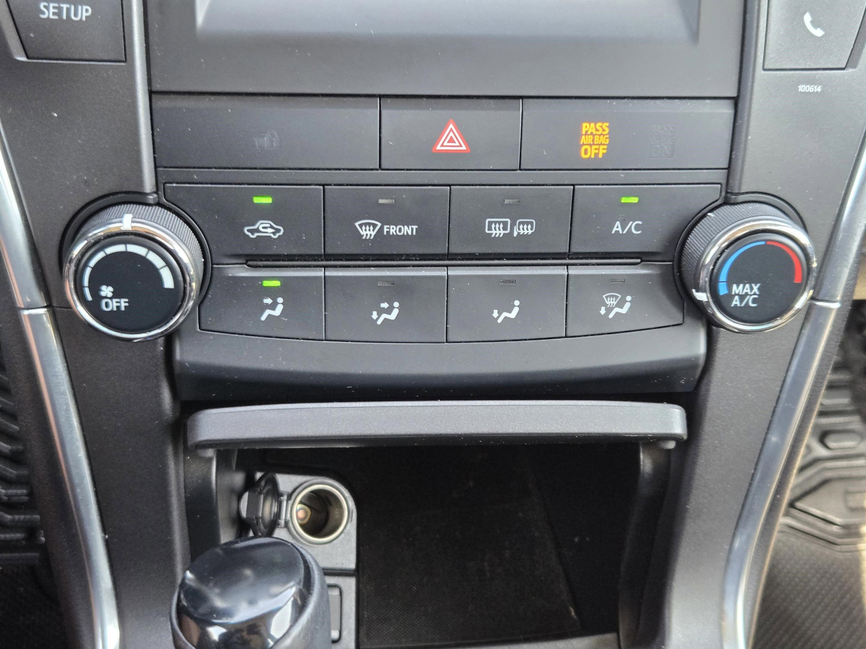 Used 2017 Toyota Camry SE image 12