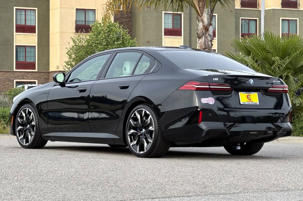 Used 2024 BMW i5 eDrive40i w/ M Sport Package image 5