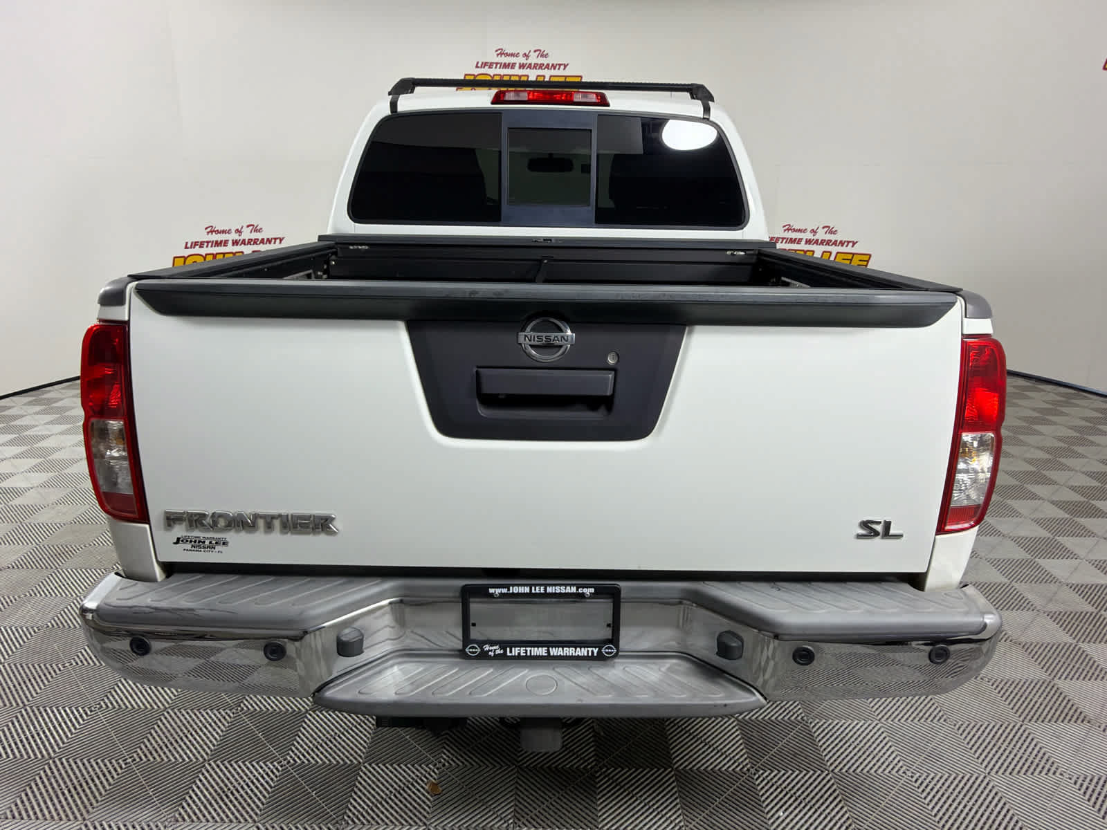 Used 2015 Nissan Frontier SL w/ Moonroof Package RWD image 4