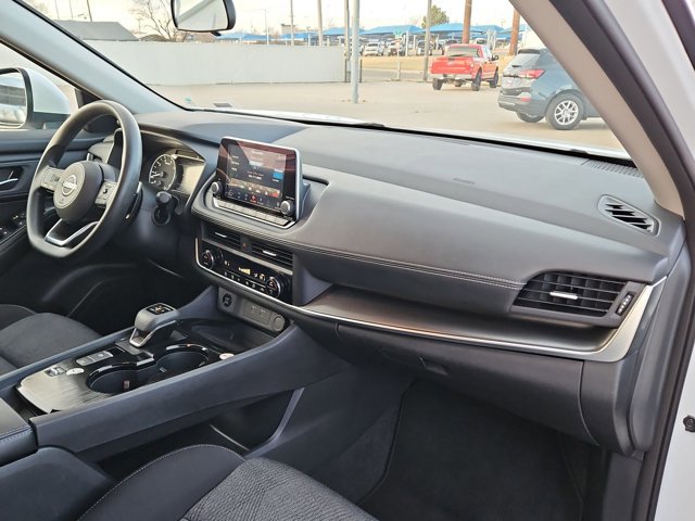 Used 2024 Nissan Rogue SV image 21