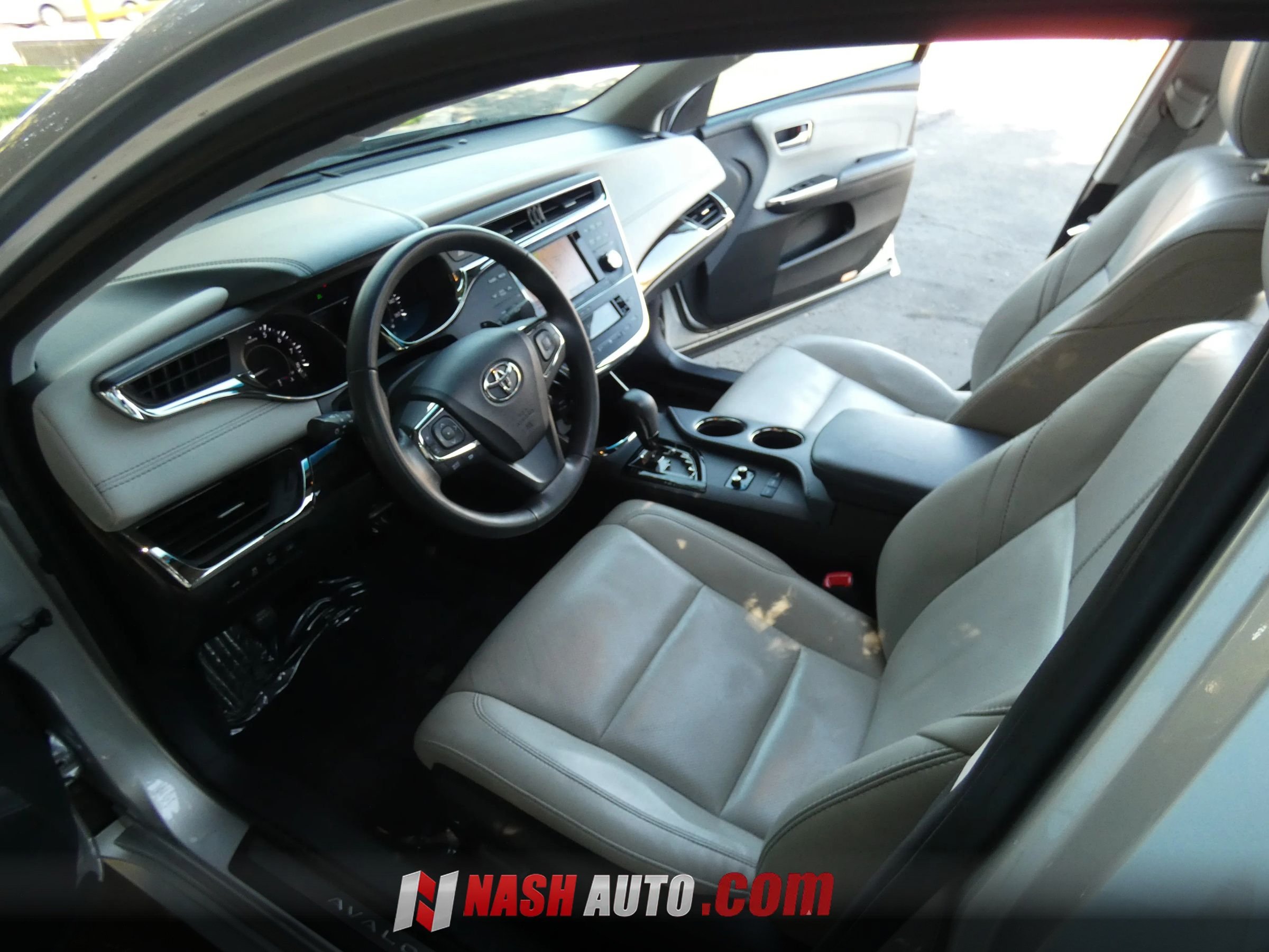 Used 2014 Toyota Avalon Limited FWD image 46