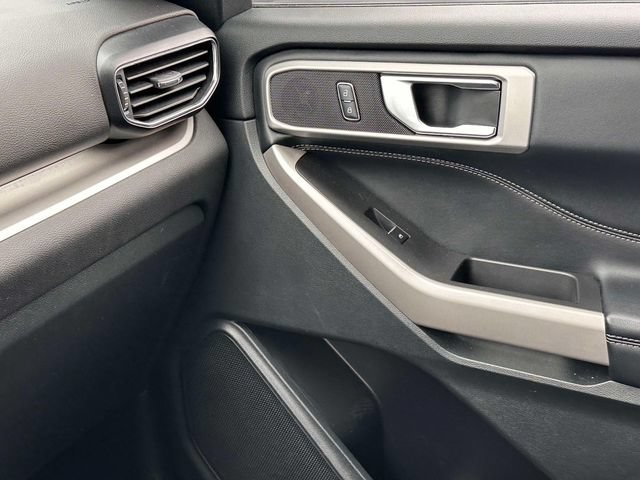 Used 2023 Ford Explorer XLT w/ Equipment Group 202A AWD/4WD image 22