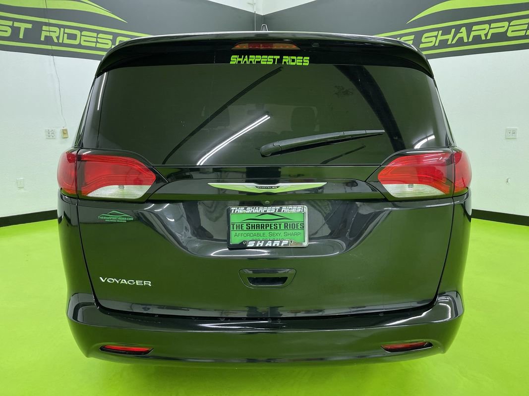 Used 2022 Chrysler Voyager LX image 8