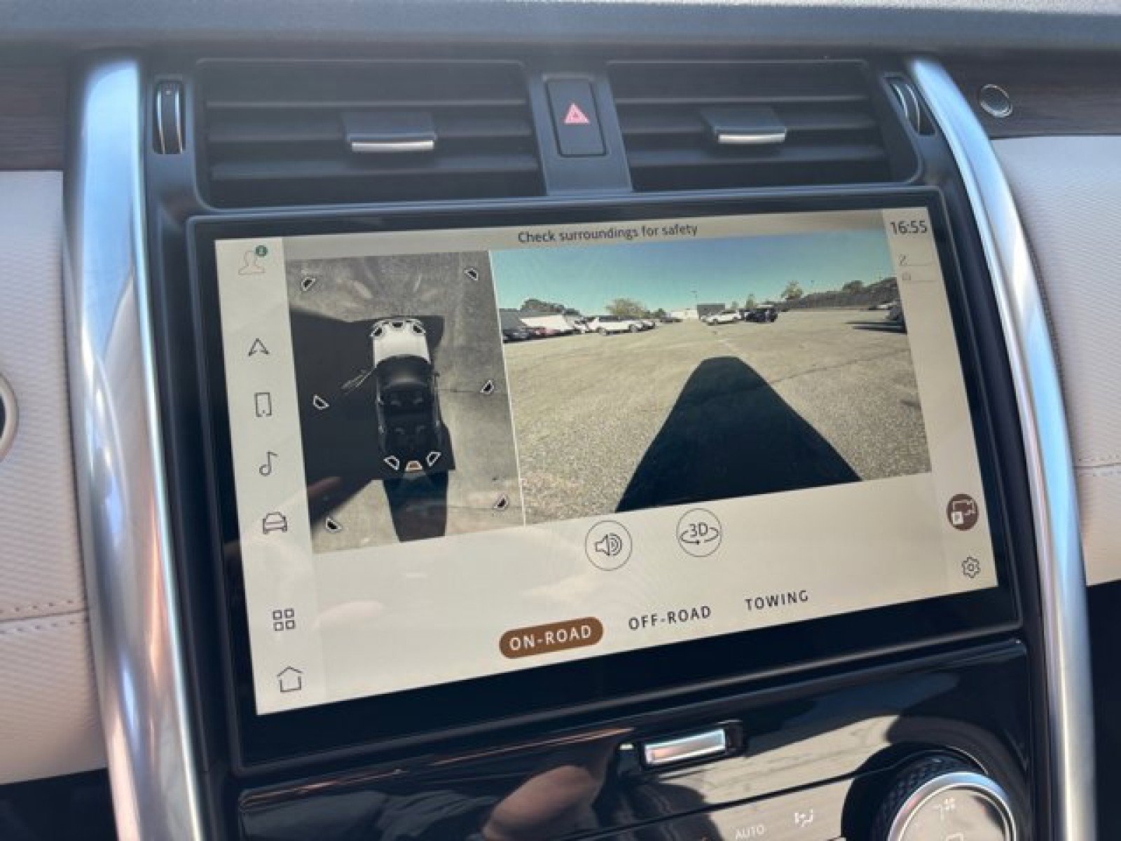 New 2025 Land Rover Discovery Dynamic SE image 17