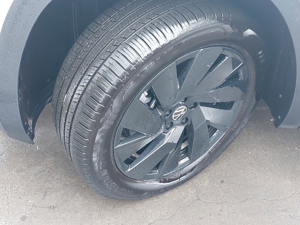 Used 2025 Volkswagen Atlas Cross Sport SE image 28