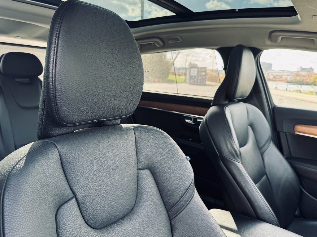 Used 2022 Volvo S90 B6 Momentum image 21