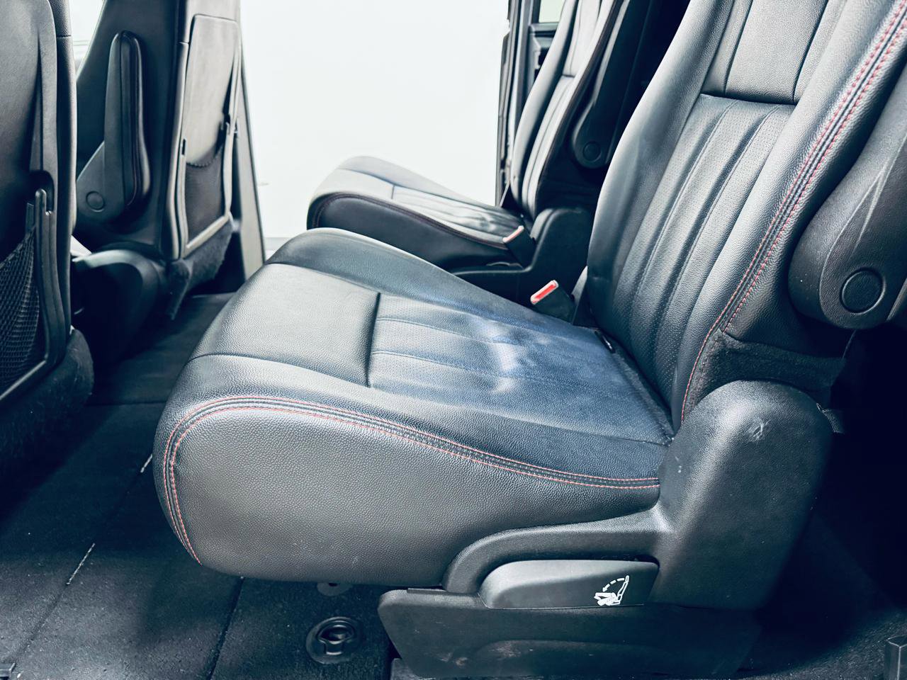 Used 2018 Dodge Grand Caravan GT image 33