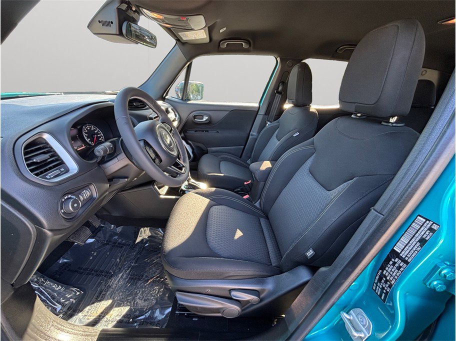 Used 2021 Jeep Renegade Latitude FWD image 2