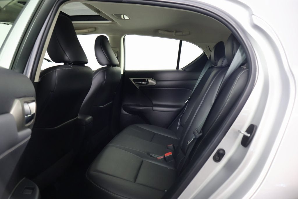 Used 2016 Lexus CT 200h w/ Navigation Package FWD image 11