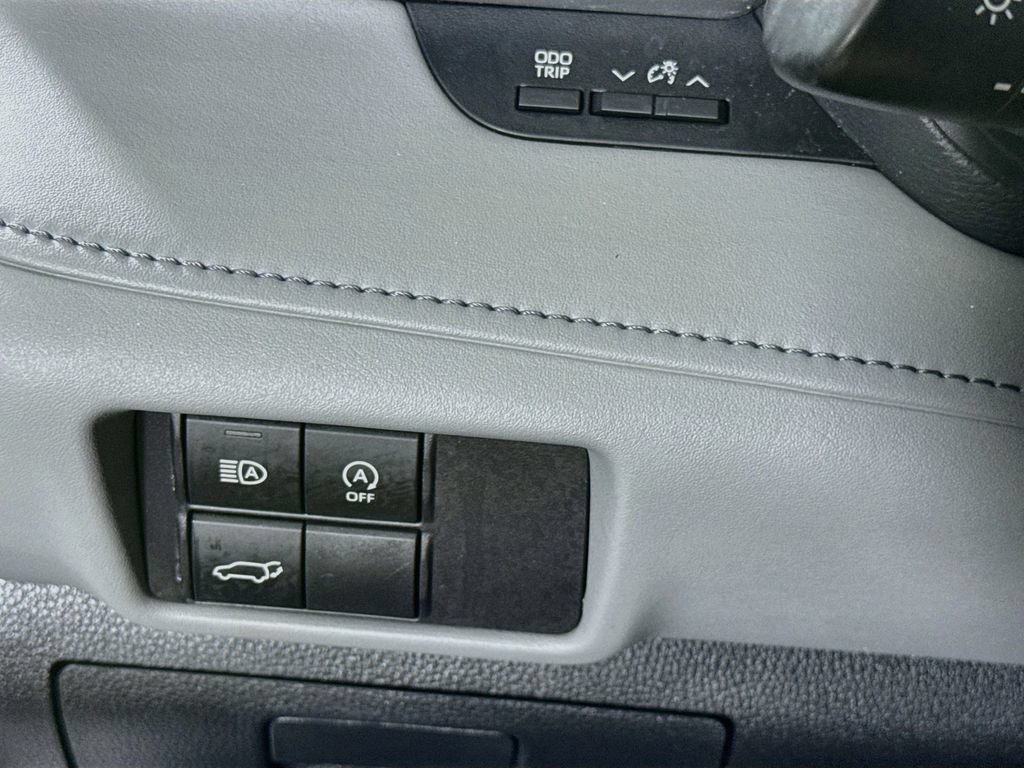 Used 2023 Toyota Highlander XLE AWD/4WD image 19