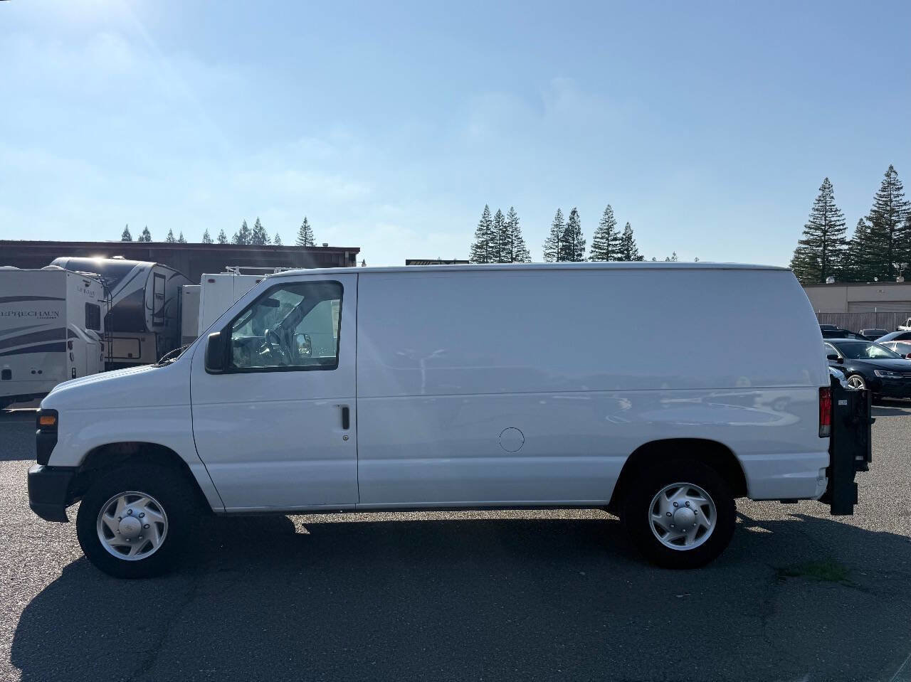 Used 2011 Ford E-150 and Econoline 150 w/ Commercial Cargo Van Pkg image 5