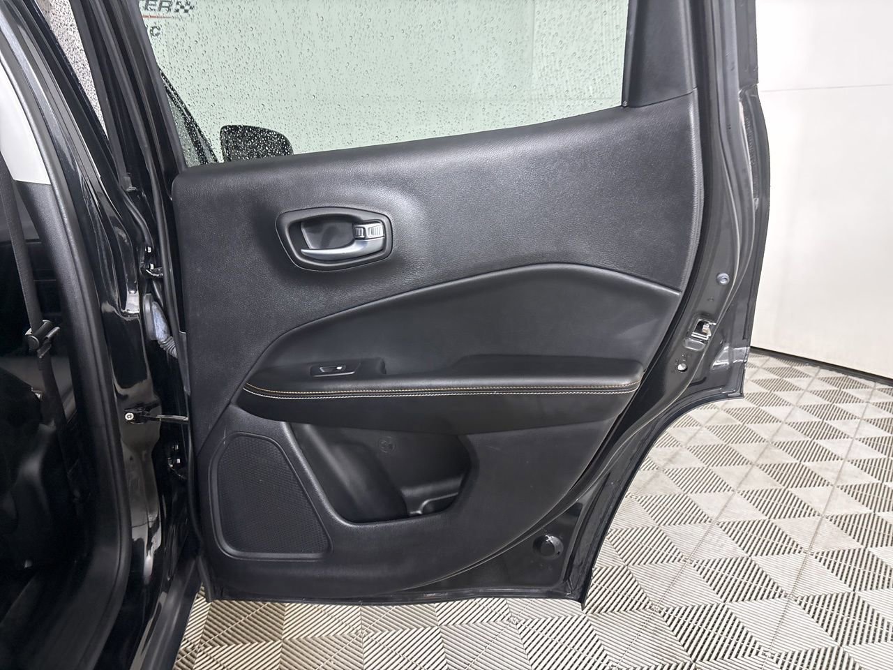 Used 2020 Jeep Compass Latitude image 23