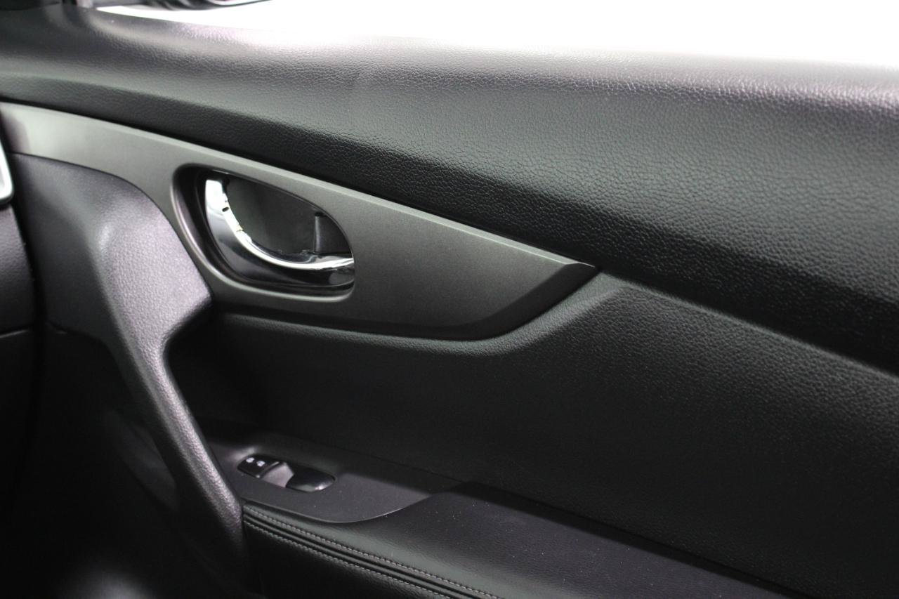Used 2016 Nissan Rogue SV FWD image 53