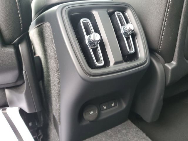 Used 2025 Volvo XC40 B5 Core image 21