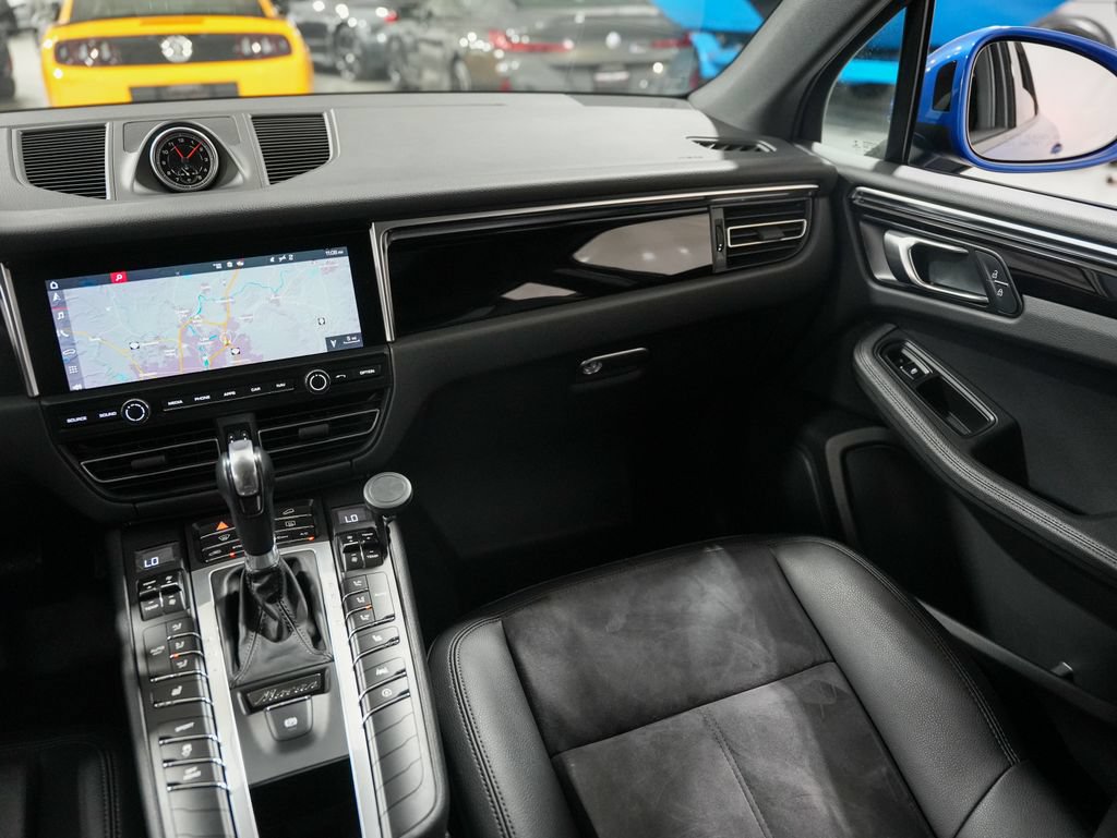 Used 2020 Porsche Macan AWD/4WD image 22
