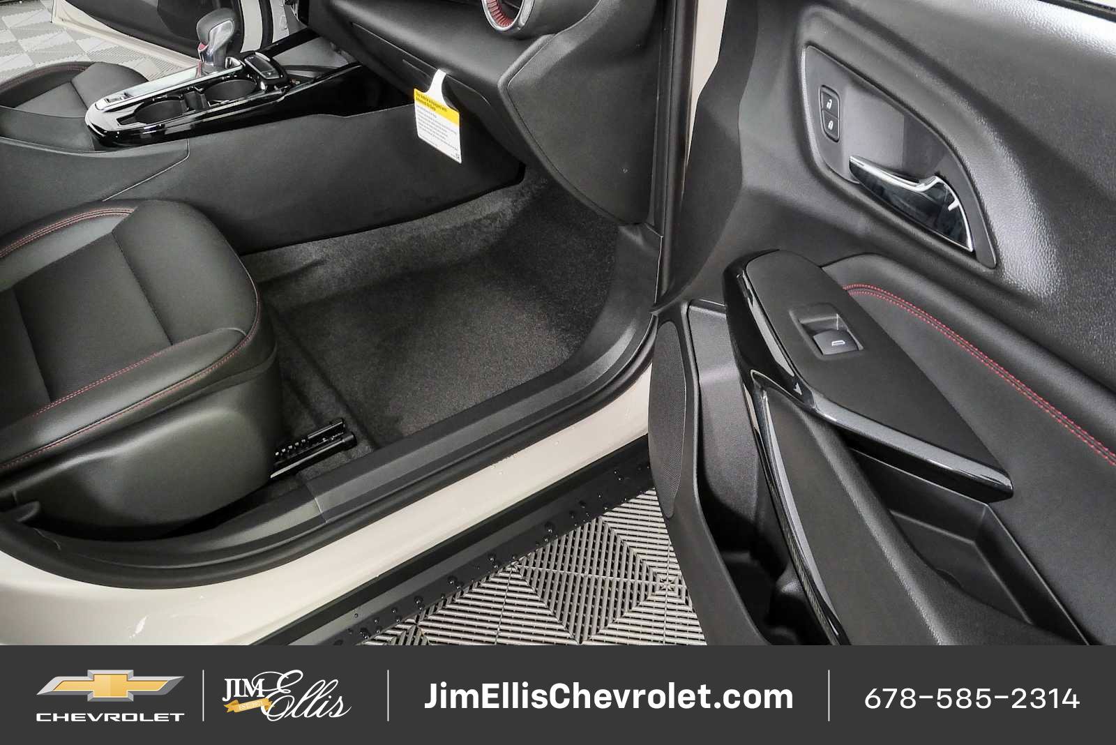New 2026 Chevrolet Trax RS w/ Sunroof Package FWD image 23