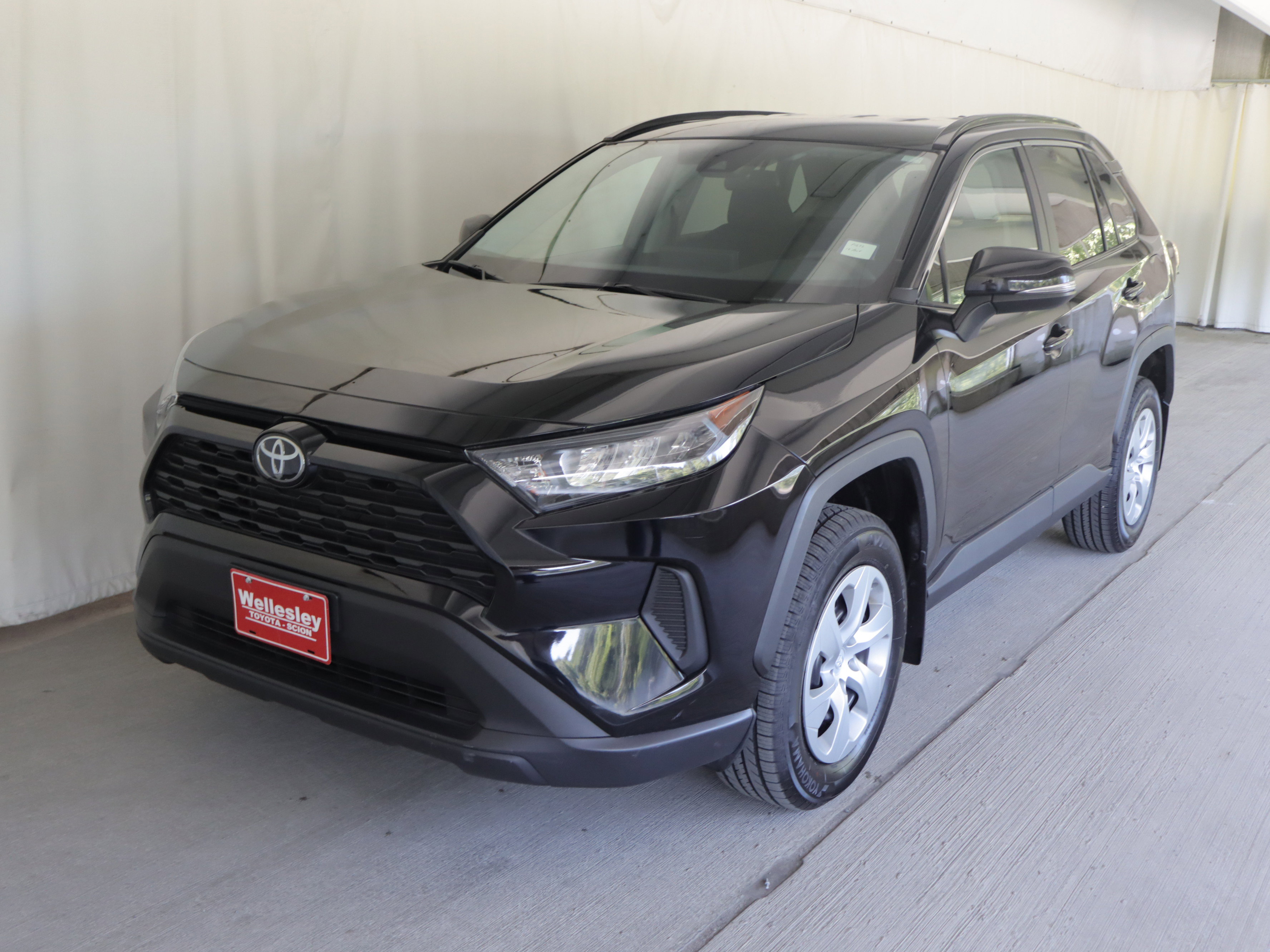 Used 2019 Toyota RAV4 LE AWD/4WD image 21