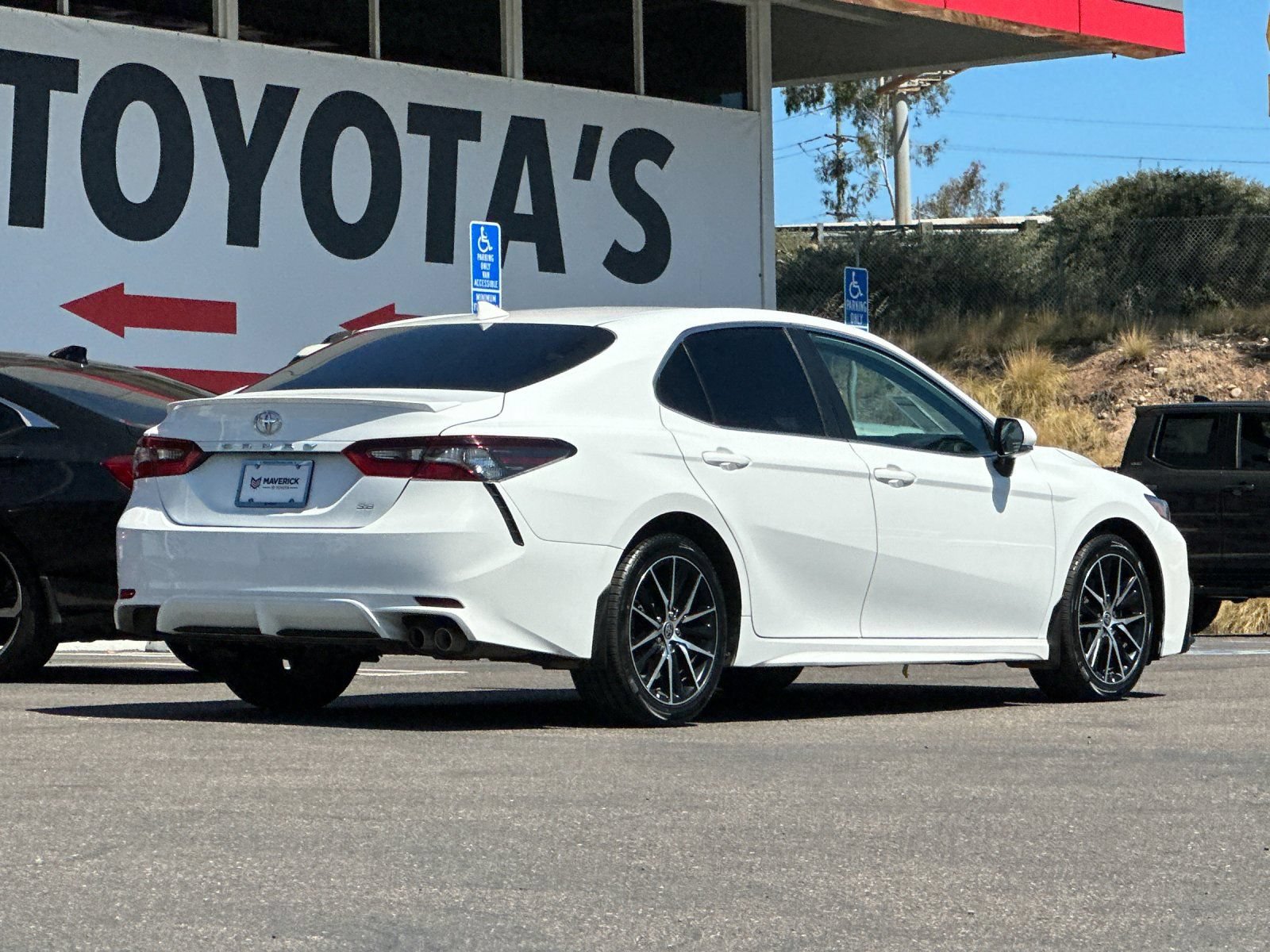 Used 2023 Toyota Camry SE FWD image 5