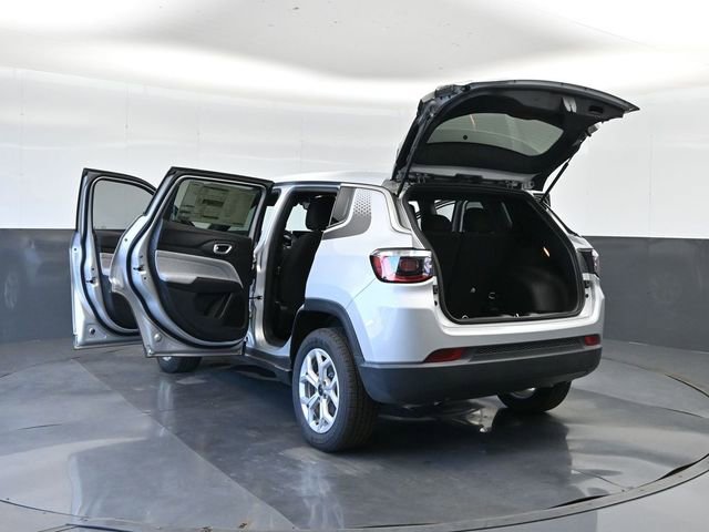 Used 2025 Jeep Compass Sport w/ Mopar Graphics Package AWD/4WD image 34