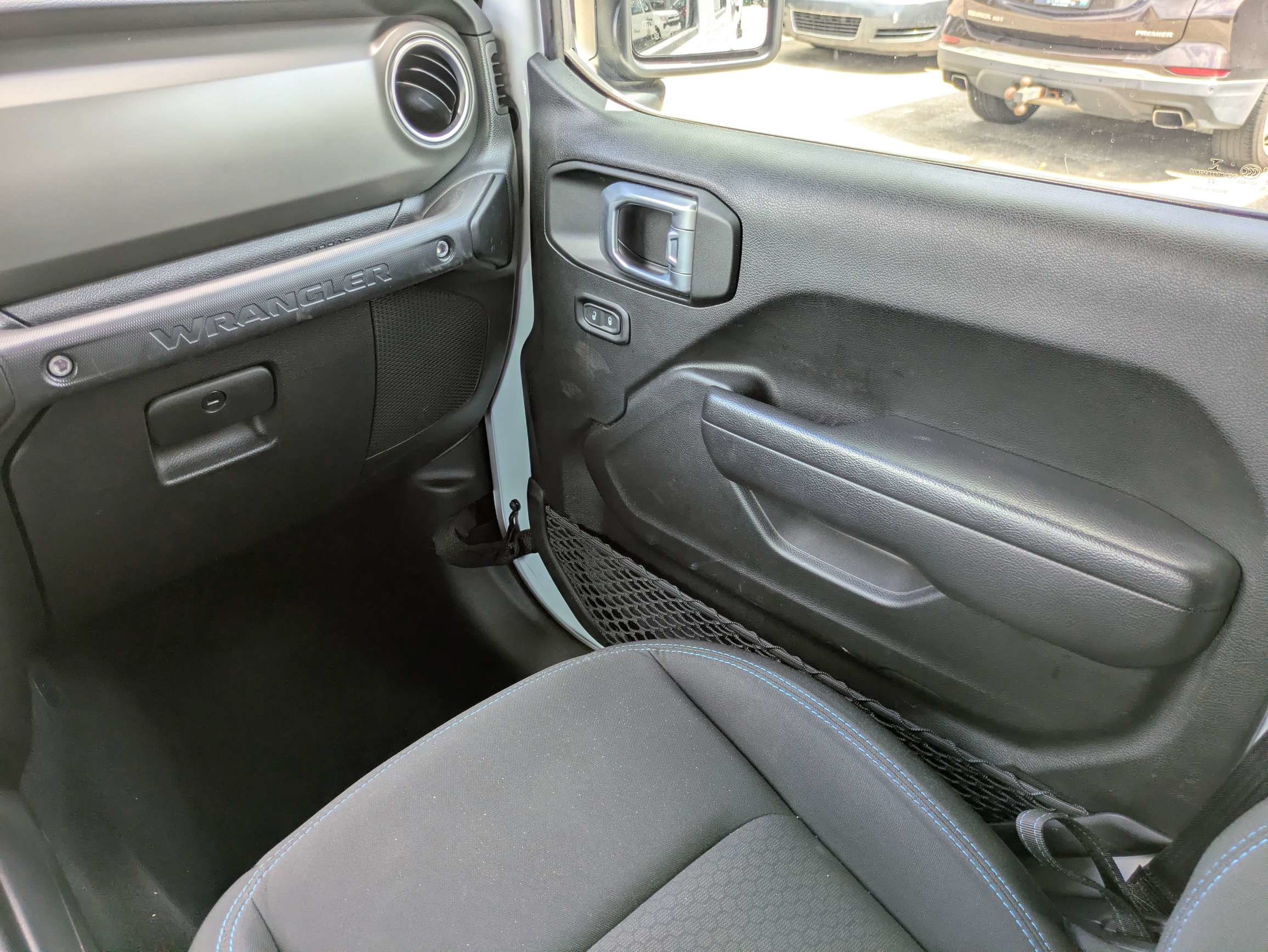 Used 2022 Jeep Wrangler Unlimited Rubicon 4xe AWD/4WD image 10