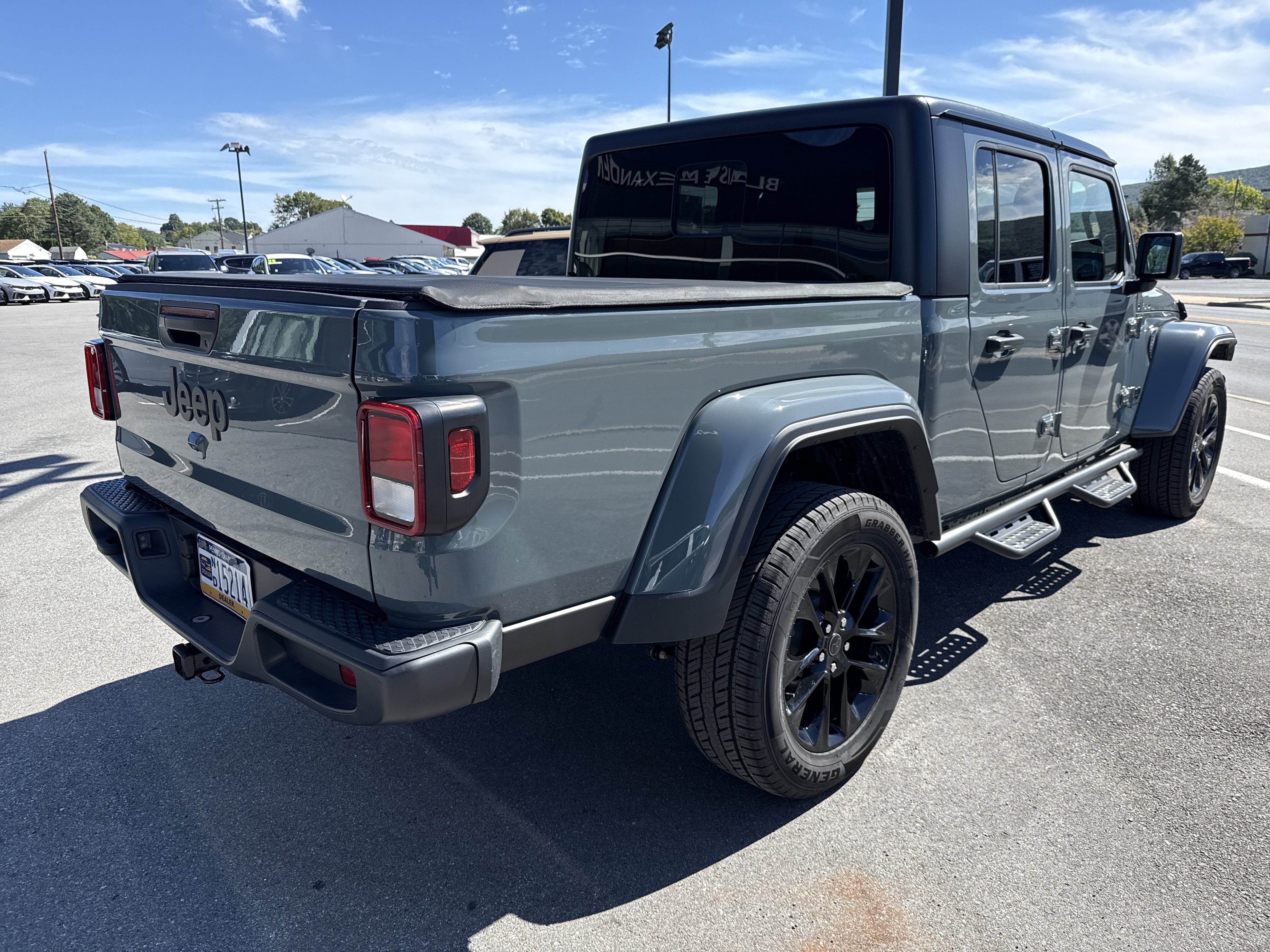 Used 2025 Jeep Gladiator Mojave AWD/4WD image 3