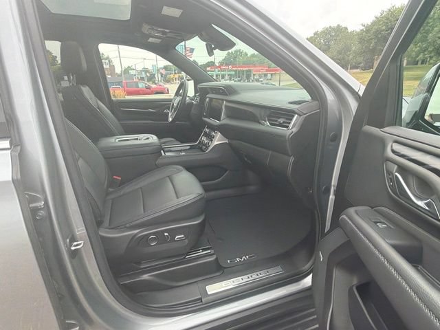 Used 2023 GMC Yukon XL Denali AWD/4WD image 13