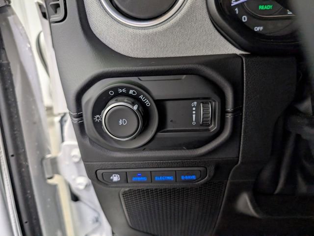 Used 2025 Jeep Wrangler Unlimited Sahara AWD/4WD image 17
