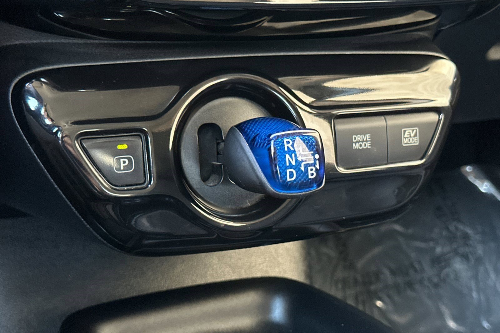 Used 2016 Toyota Prius Two FWD image 16