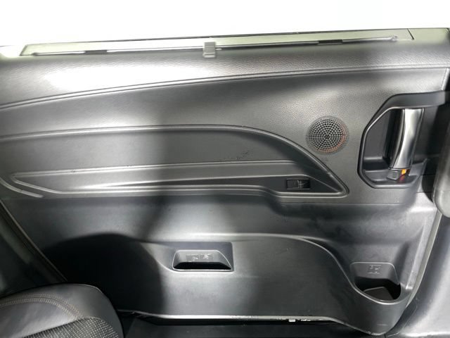 Used 2025 Toyota Sienna Limited AWD/4WD image 20