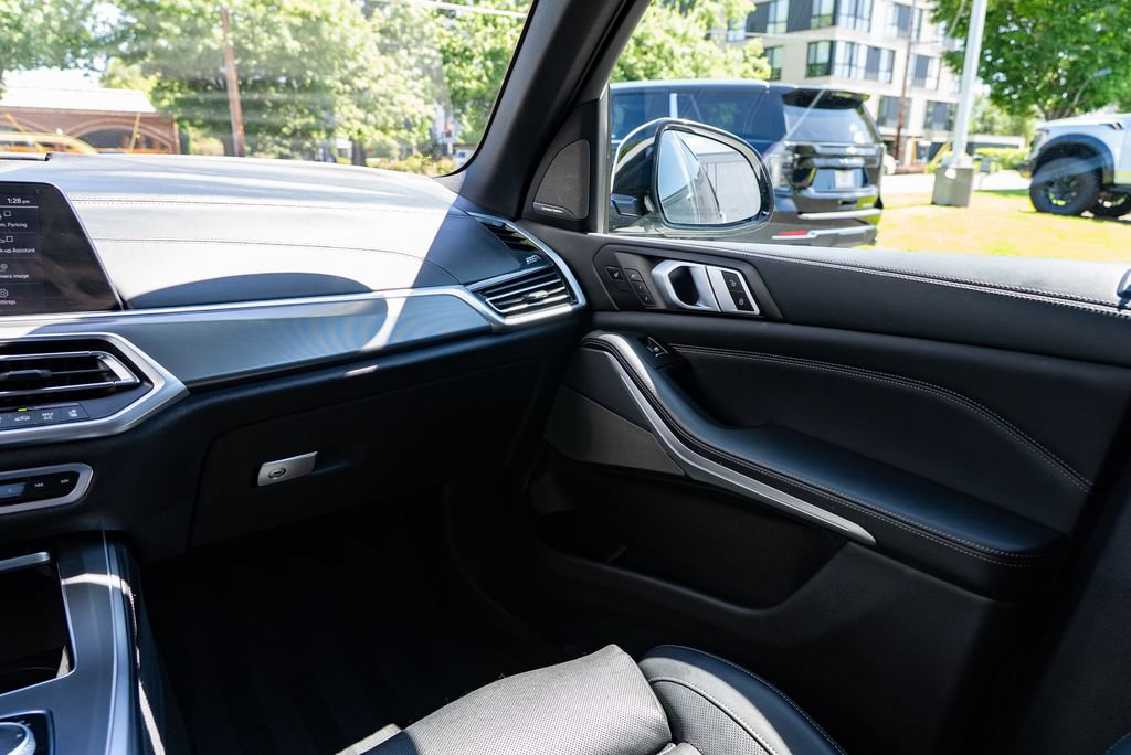 Used 2019 BMW X5 xDrive50i w/ M Sport Package AWD/4WD image 11